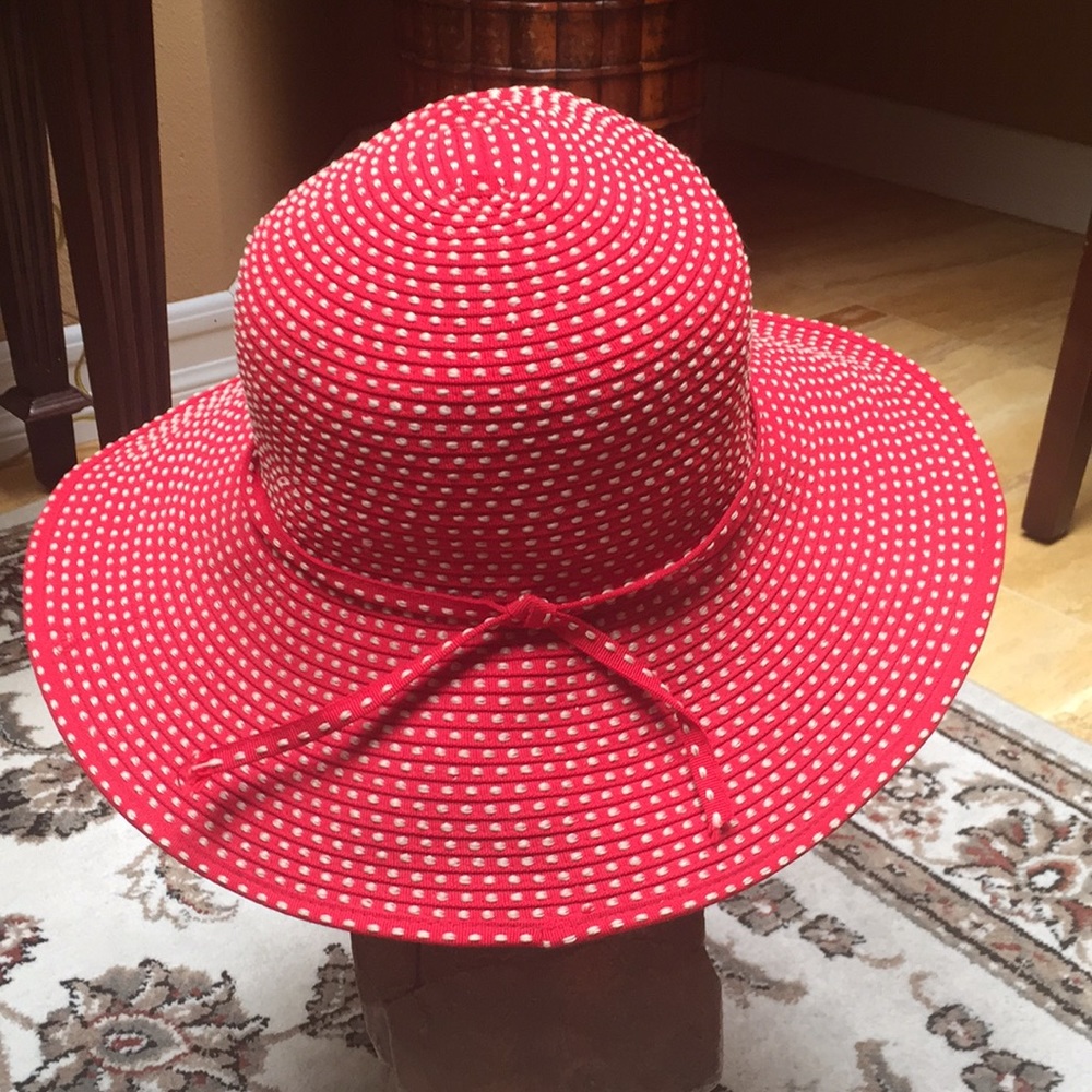 Bold red hat - Picture 2 of 4